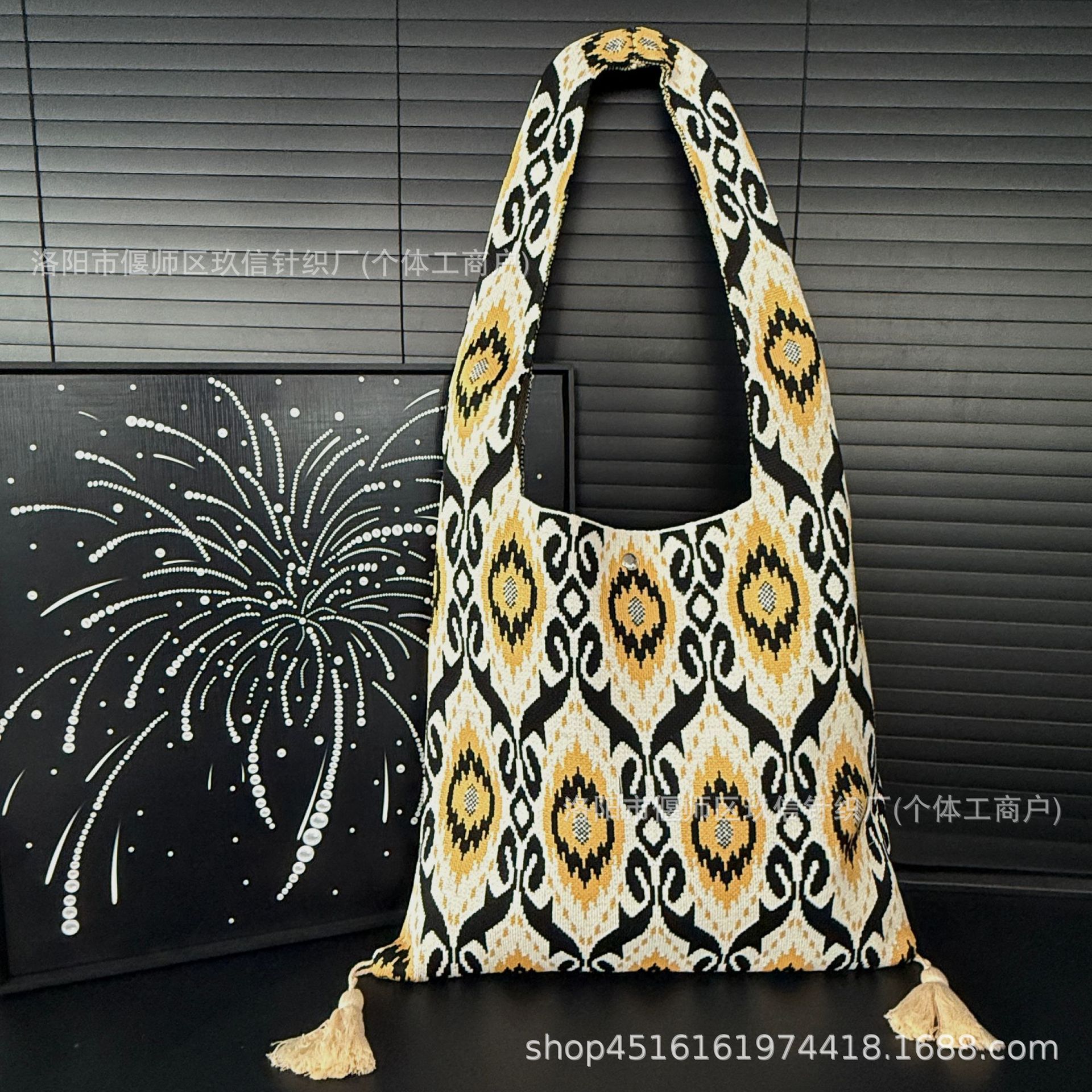 Adelaide T bag No. 28 (including tassels)