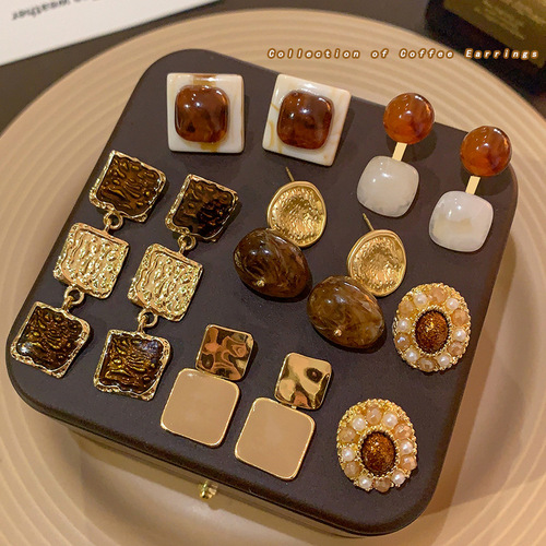 Retro Hong Kong style brown earrings niche design temperament high-end celebrity earrings autumn and winter unique earrings for women