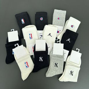 Autumn and winter cotton embroidered mid-barrel sports socks for men and women with fragrant sweat-absorbing deodorant massage bottom long-barrel socks tide