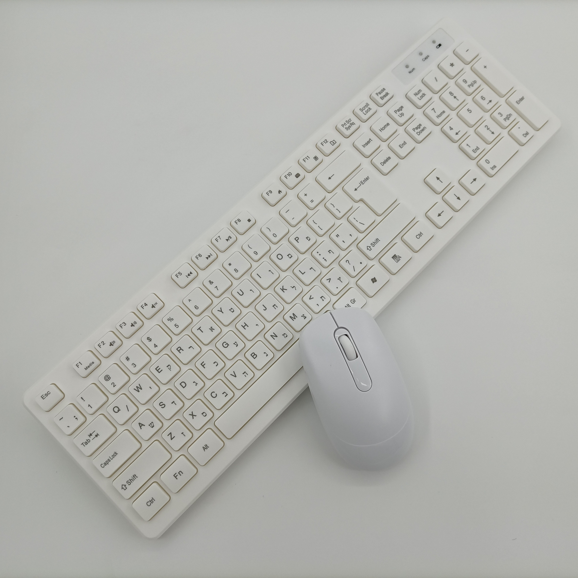 Белая ивритская беспроводная клавиатура и мышь