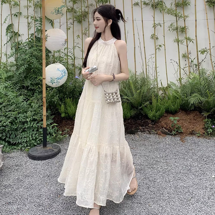 Lace Halterneck Dress Women's Summer 2025 New Style Sleeveless Off-Shoulder Large Hem Suspender Mid-Length Skirt