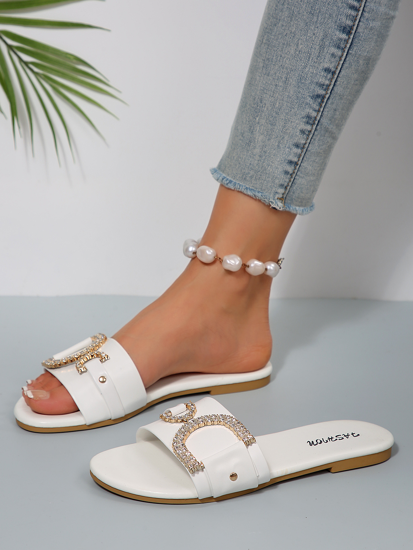 SHLIANG Women's Fashion Flat Slippers Rhinestone Simple Open-Toe Solid Color Metal Buckle Decoration Daily Commuting Outdoor Slippers Sandals V0183_vogvips.com