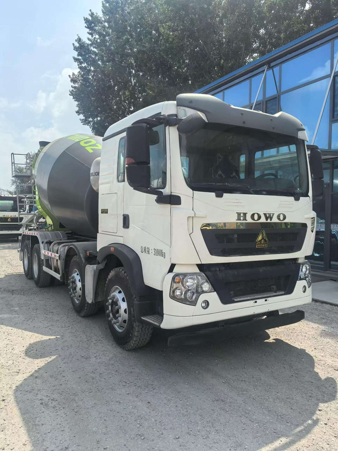 Used HOWO TX concrete mixer truck with 340 MAN engine, Zoomlion 12-cubic-meter mounted cement tank, available for domestic and international export