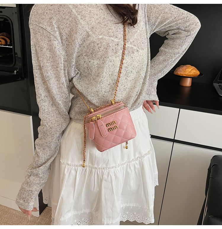 Little Bag Women 2025 Summer New Fashion diamond-shaped chain patent leather crossbody bag, versatile single-shoulder hand-carry bucket bag undefined