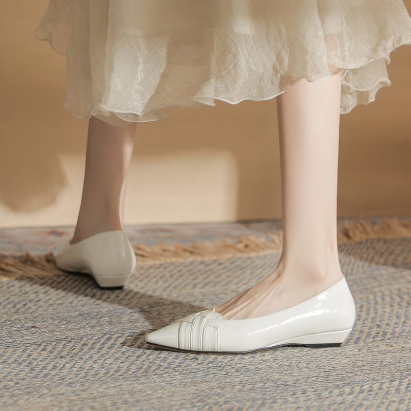 Giày cao gót nữ mũi nhọn gót wedge kiểu Pháp, gót thấp, miệng nông — màu đen