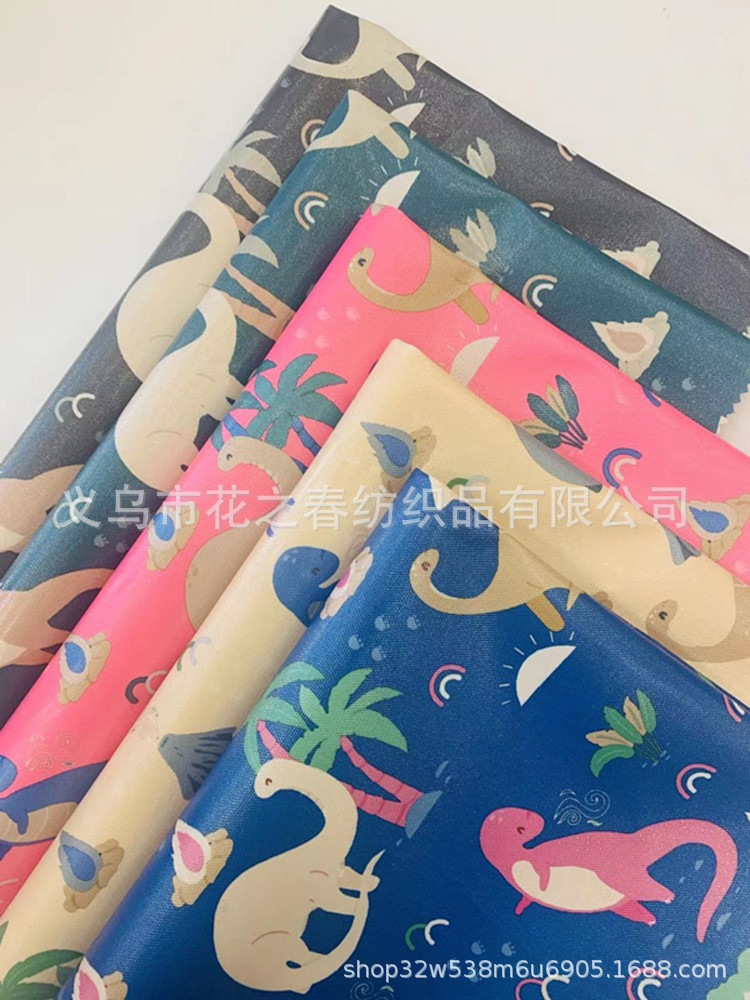 恐龙图案涤棉印花皮膜布料透气防水妈咪包背包手提包饭盒餐包面料