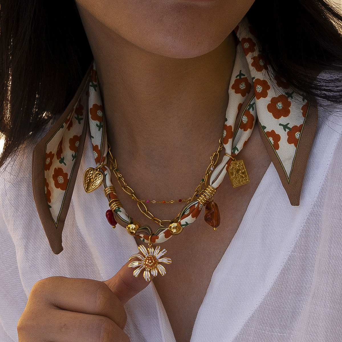 TENA Europa y América bufandas de acero inoxidable collar colgante de flores de acero de titanio sin decoloración cadena ligera de lujo alta sensación de joyería versátil
