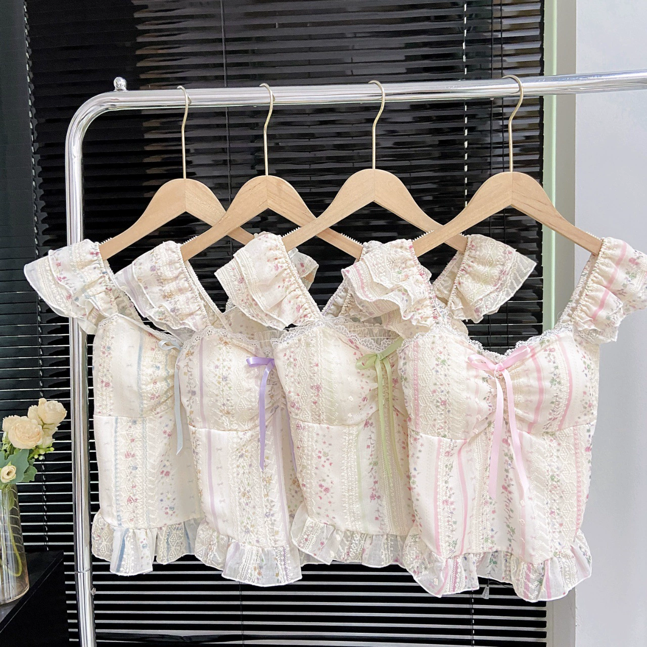 Новый весенне-летний корейский стиль с французским цветочным бантом на шнуровке, красивой спинкой со встроенной нагрудной подушечкой и эластичным удобным жилетом для женщин