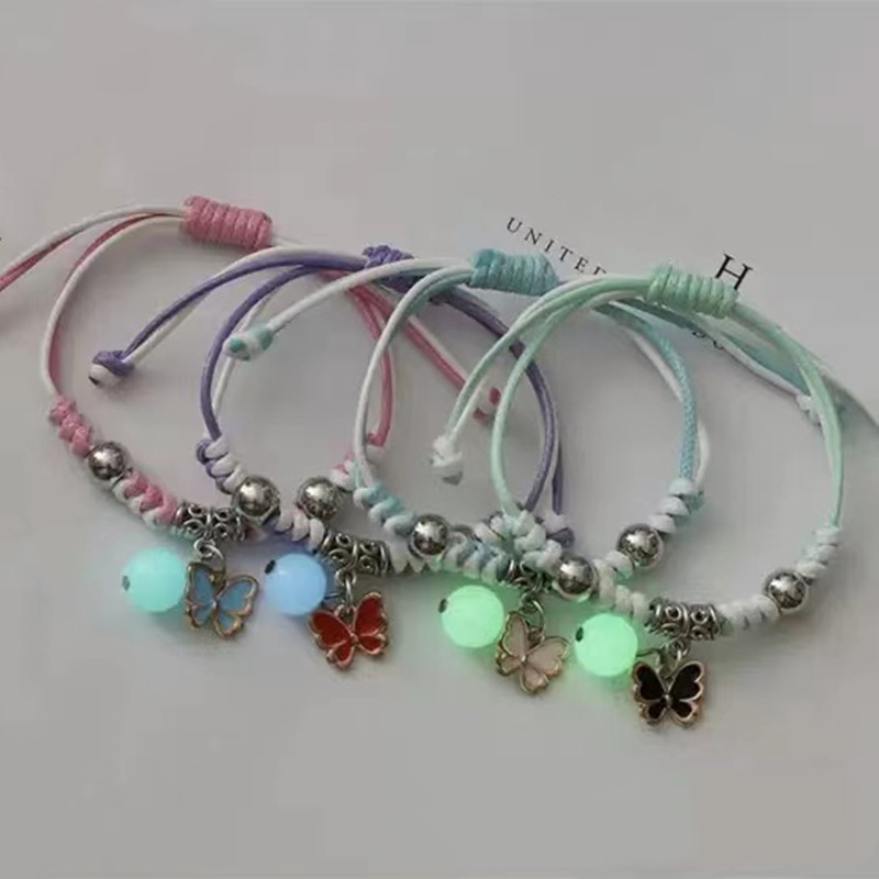 흑백 빨간색과 파란색 나비