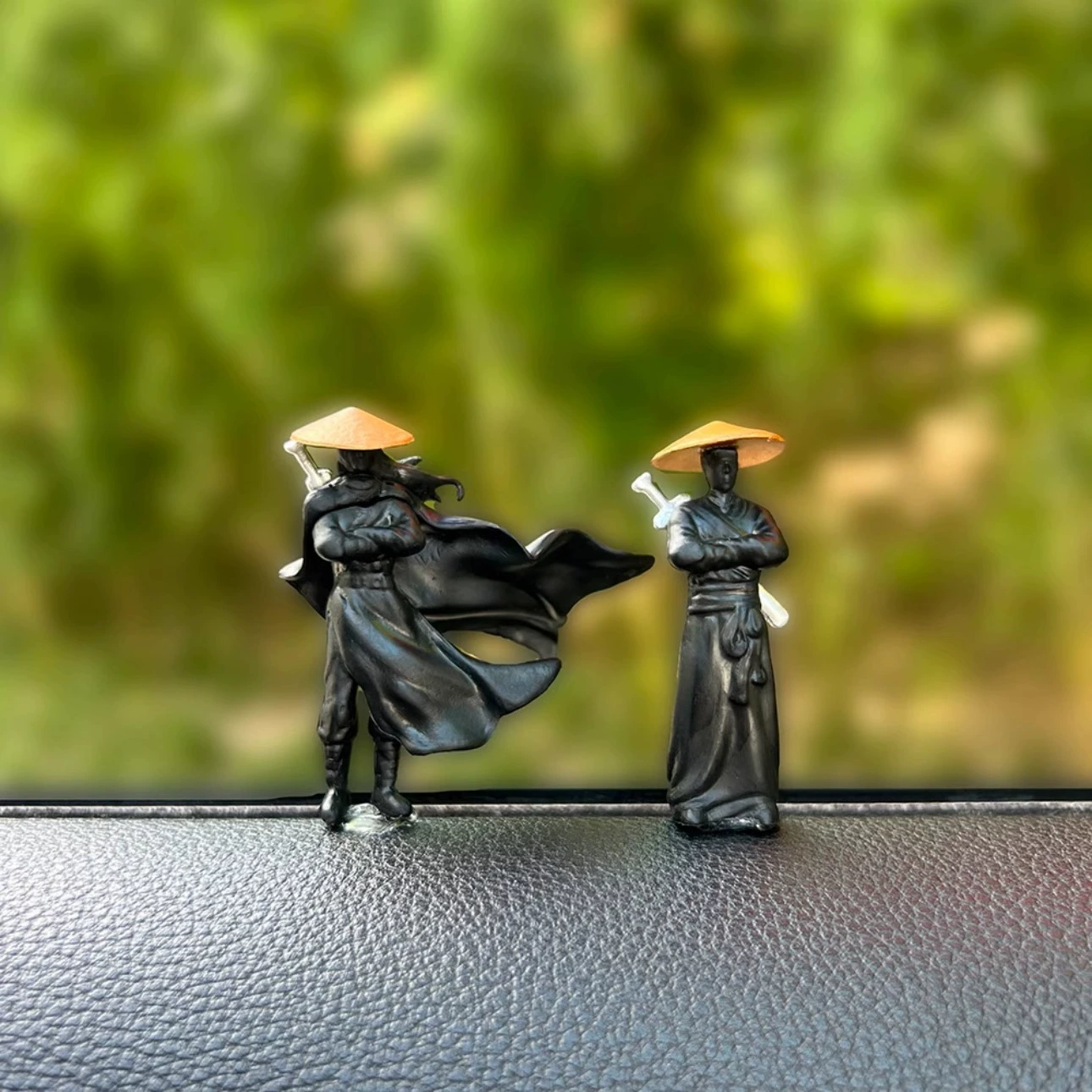 Древние люди в реках и озерах