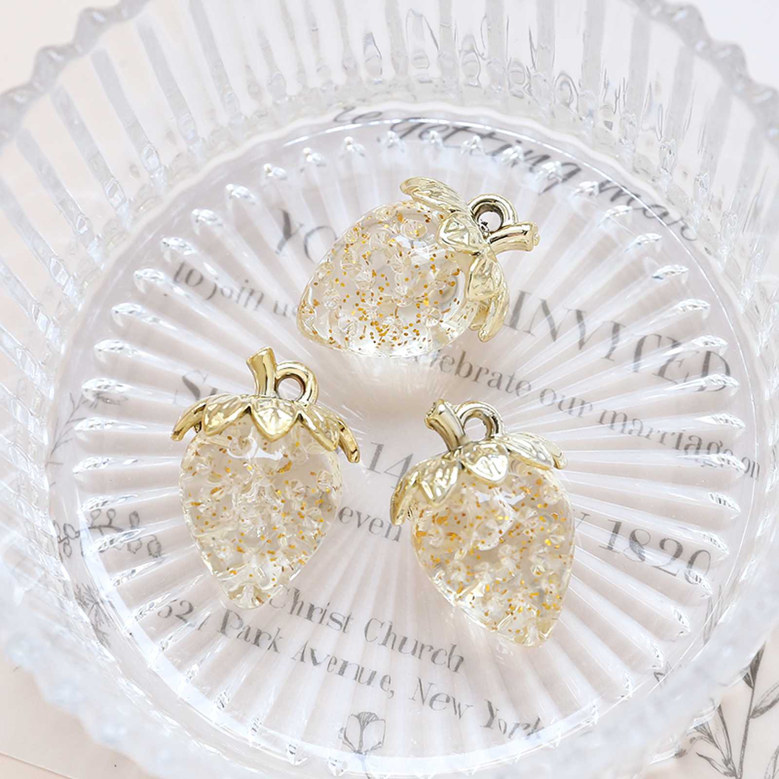 5g Weight Pendant Jewelry Making Type DIY Jewelry Accessories Classification 1 Piece Quantity Artificial Crystal Material Strawberry Pattern Sweet Style 1 Piece Arylic Artificial Crystal Strawberry Pendant 4