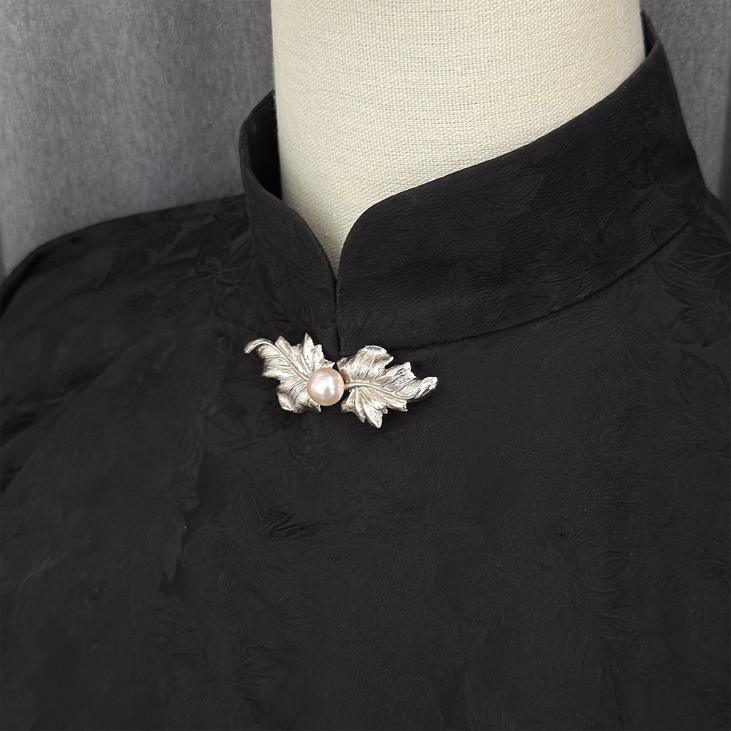 Beads and Leaves Chinese-Style Pearl Cheongsam Brooch Niche Light Luxury High-End Women's Brooch Clothing Accessories Gift