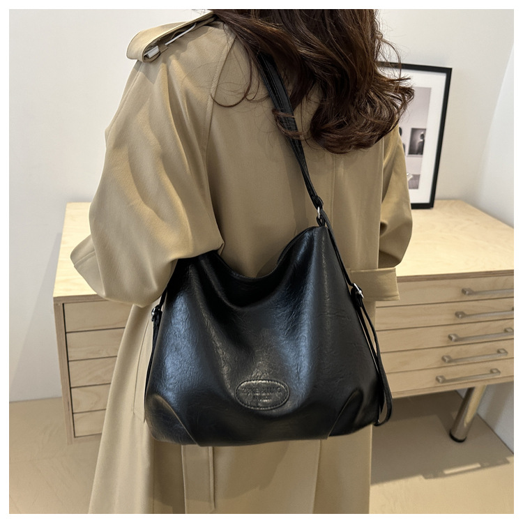 The 2024 new pleated tote bag is a large-capacity casual and fashionable backpack for women, featuring multi-functional texture and a single-shoulder crossbody bag undefined