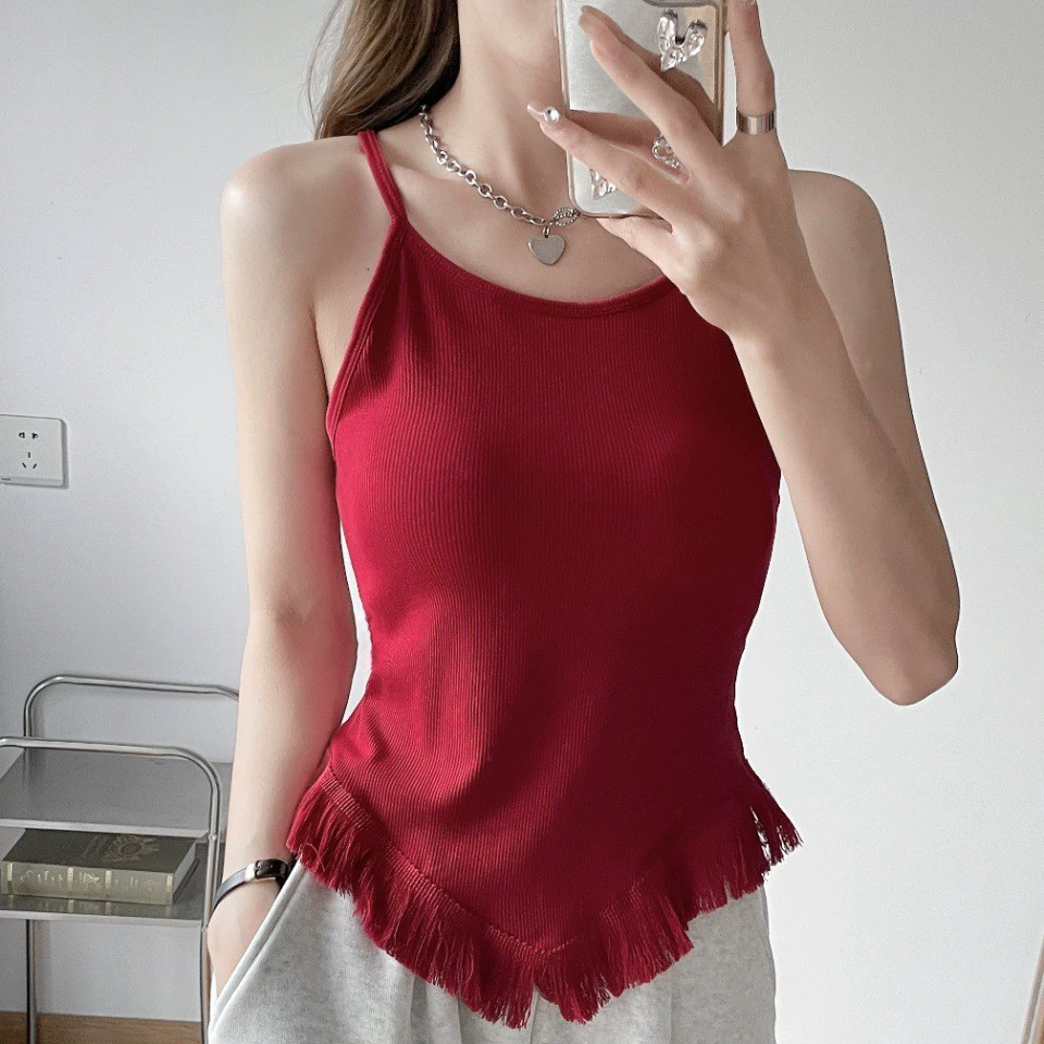 Модная весенняя майка с чашечками, тренд сезона, красивая спинка, slim fit