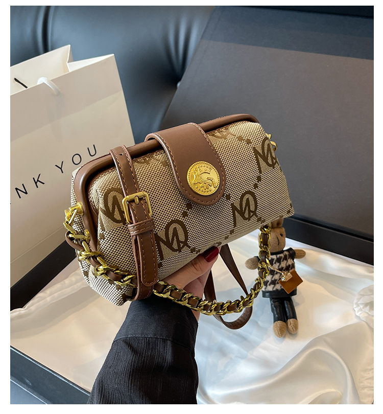 Stili di borsa caldi su Facebook Borse per le donne 2024 Autunno Nuova borsa a tracolla in tela strutturata coreana alla moda Borsa a tracolla a catena in stile occidentale alla moda_voghion.com