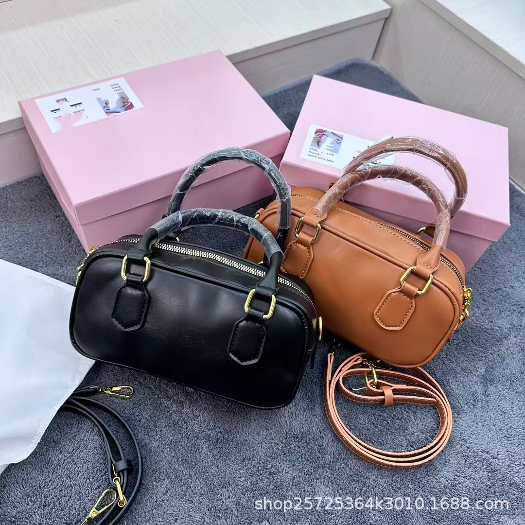 Korean-style niche fashion bowling bag with flexible and comfortable shoulder straps, retro crossbody tote small square bag, new style
