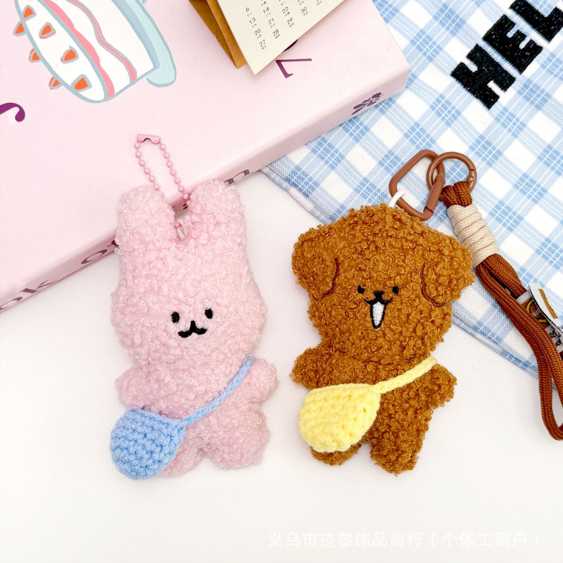 Cute curly-haired puppy and bunny squeaking pendant, small gift toy for kindergarten, keychain decoration, wholesale for stalls