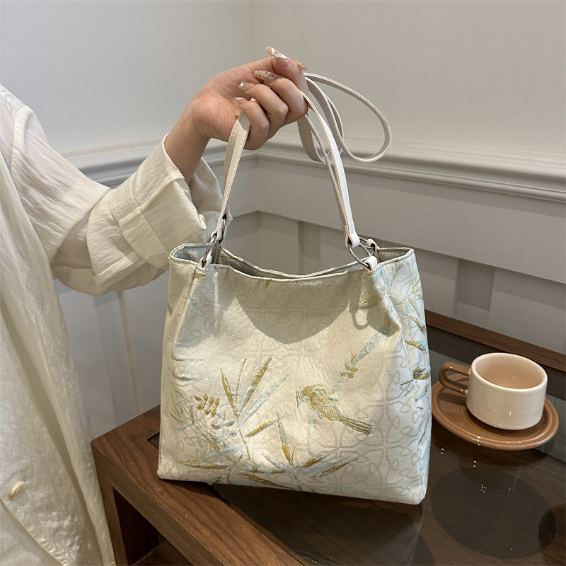 Nueva bolsa de gran capacidad de estilo chino para mujeres 2024 nueva moda bordada bolsa de hombro para trabajar bolsa de viaje moda