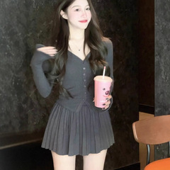 深灰色针织连衣裙女秋冬季新款修身显瘦V领长袖开衫半身裙两件套