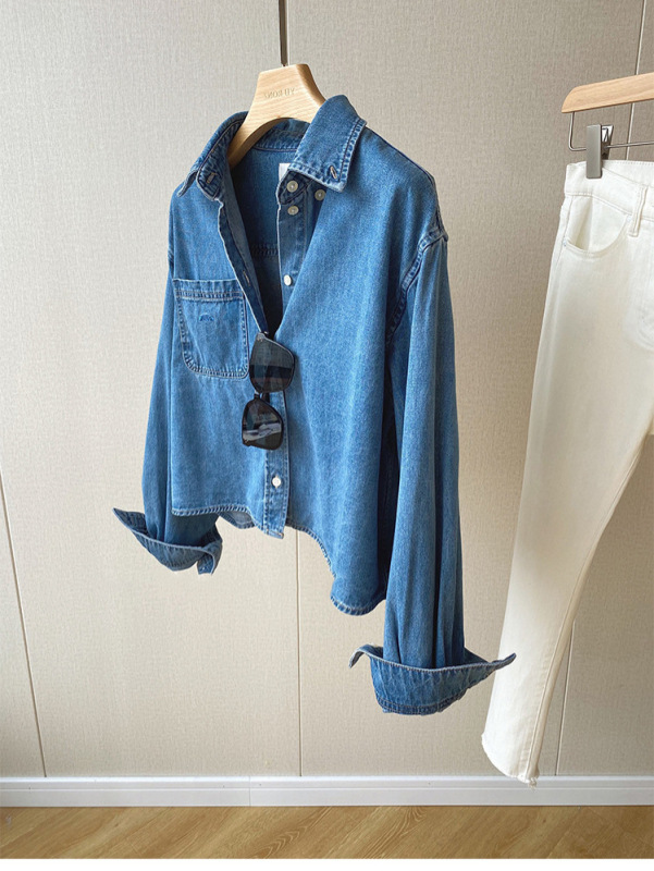 博主の調子 ~ おしゃれでシンプルな高級刺繍ポケット綿の短いデニムシャツの女性2024早秋|undefined