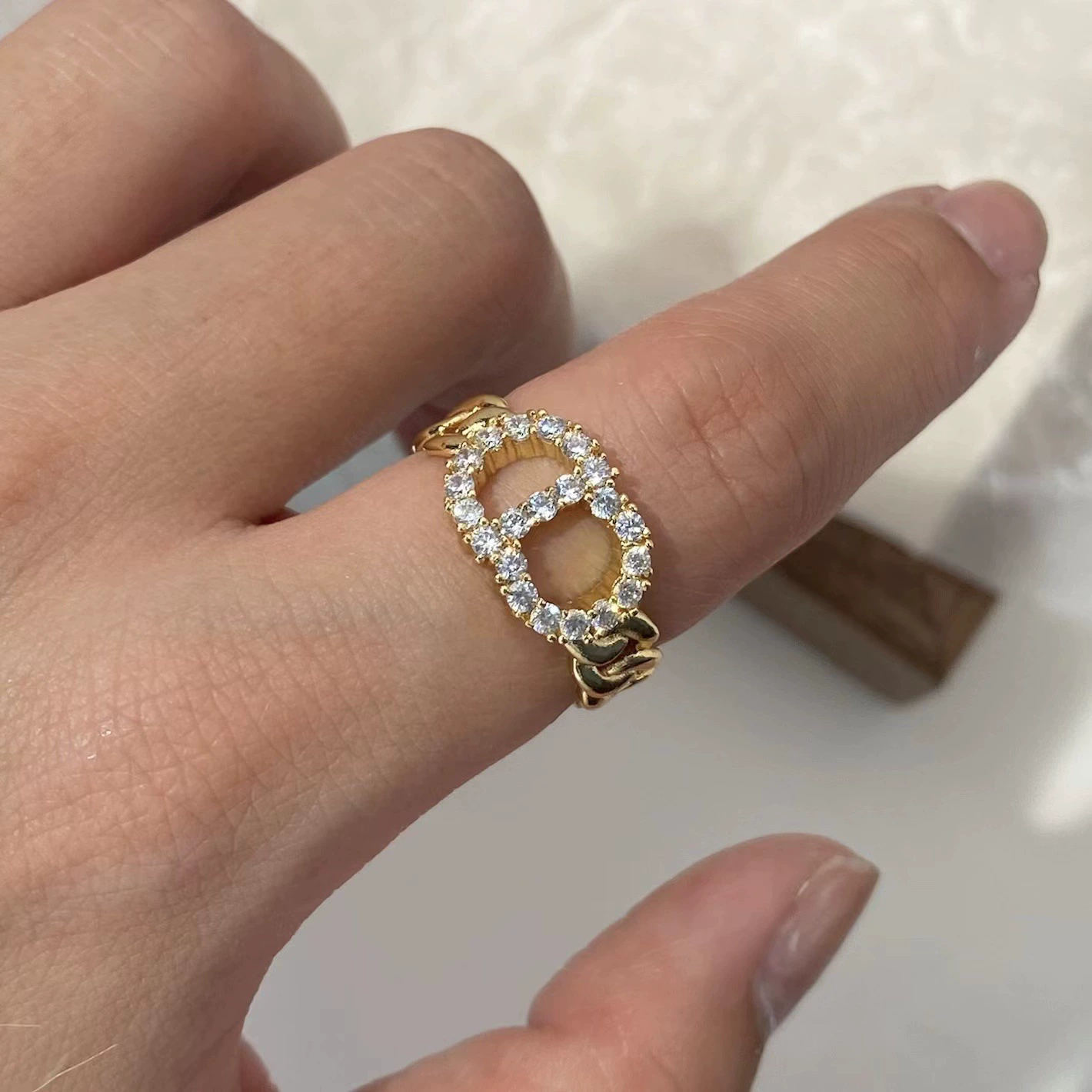 Adjustable ring, European style, diamond encrusted, light luxury style