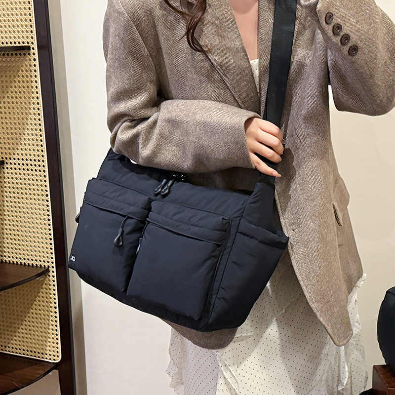 Cross-border foreign trade large-capacity fashionable lightweight shoulder bag for women, casual nylon bag, trendy versatile multi-pocket crossbody bag Cross-border foreign trade large-capacity fashionable lightweight shoulder bag for women, casual nylon bag, trendy versatile multi-pocket crossbody bag