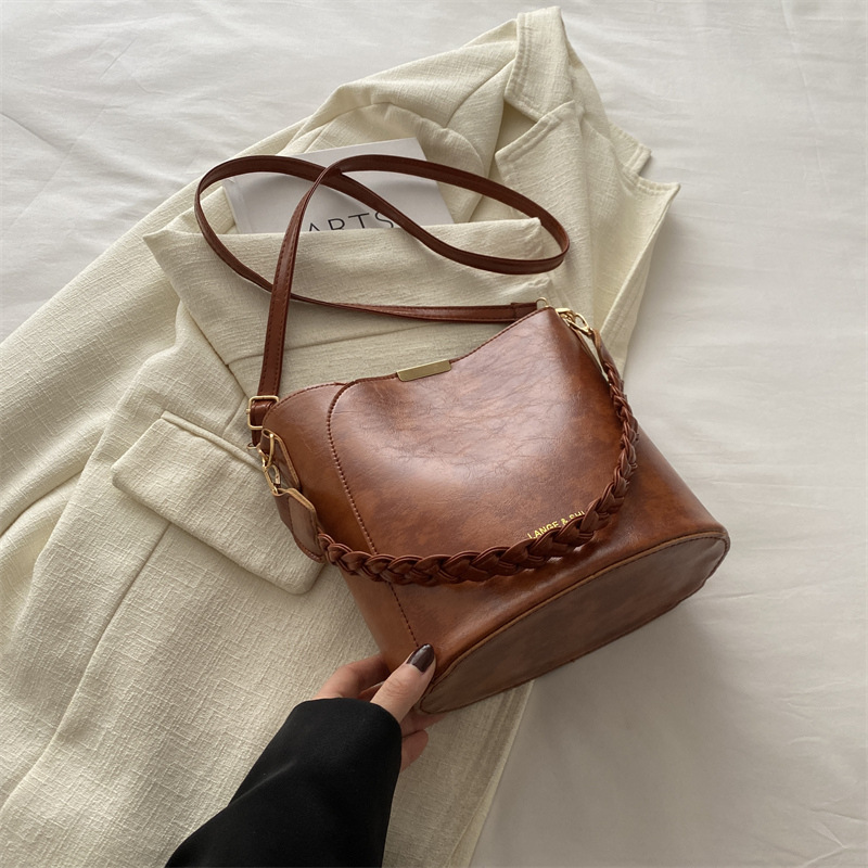 Niche Zhong bolso de brazo para mujeres 2024 nuevo otoño invierno textura alta Maillard viaje bolso de hombro bolso de balde