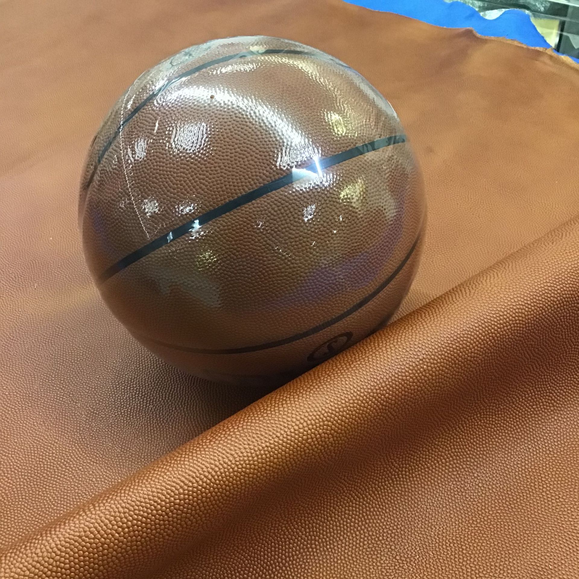 2.0厚砖色篮球纹皮革室内比赛耐力旅行箱包体育用革