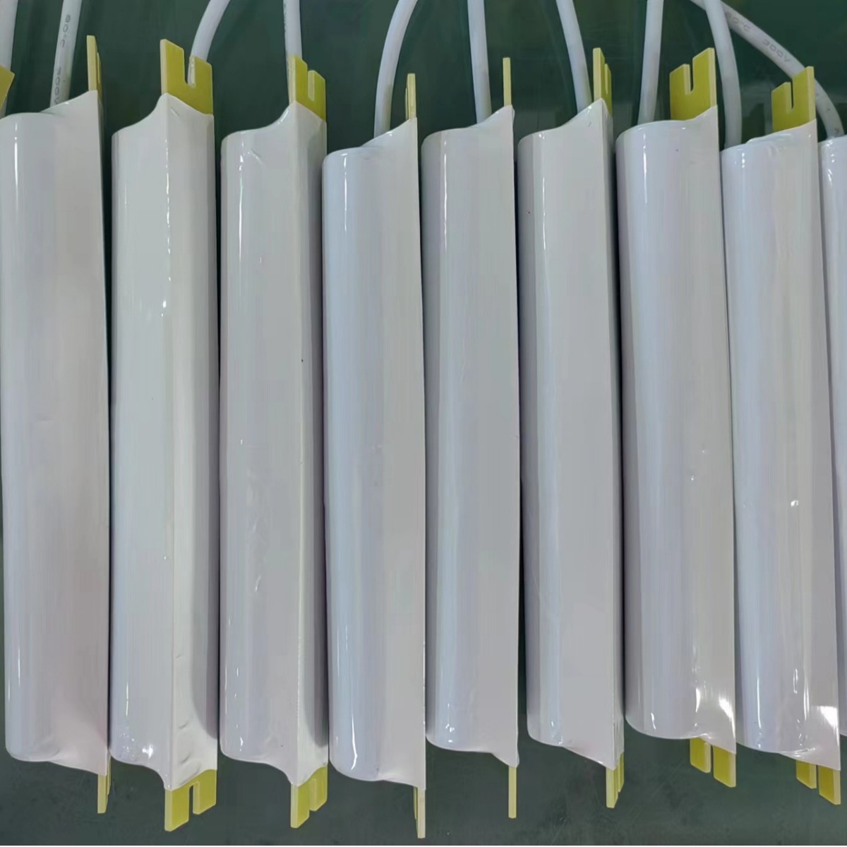 应急驱动电源  三元 铁锂锂电池组 11.1V  7.4V 3.2V 加卡板固定