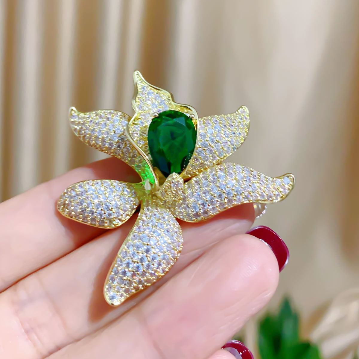 Classical Flower Copper Plating Women's Brooches display picture 6