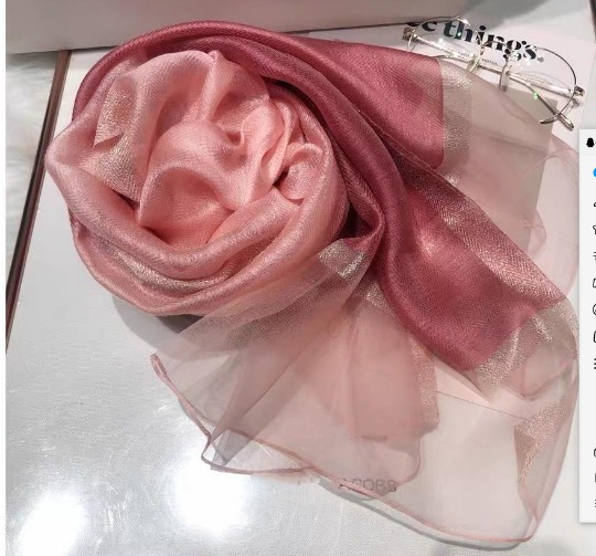 라이트 핑크와 로즈 레드의 조합