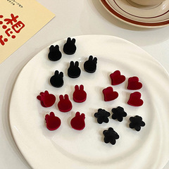 Love heart small claw hair clip for women, autumn and winter plush forehead fringe hair clip, side front hair ornament, small and exquisite hair clip