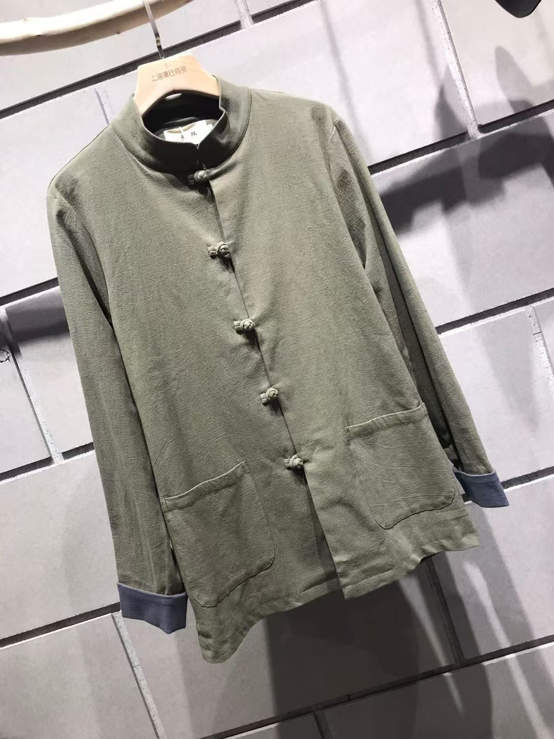 Оливковый топ весна и осень