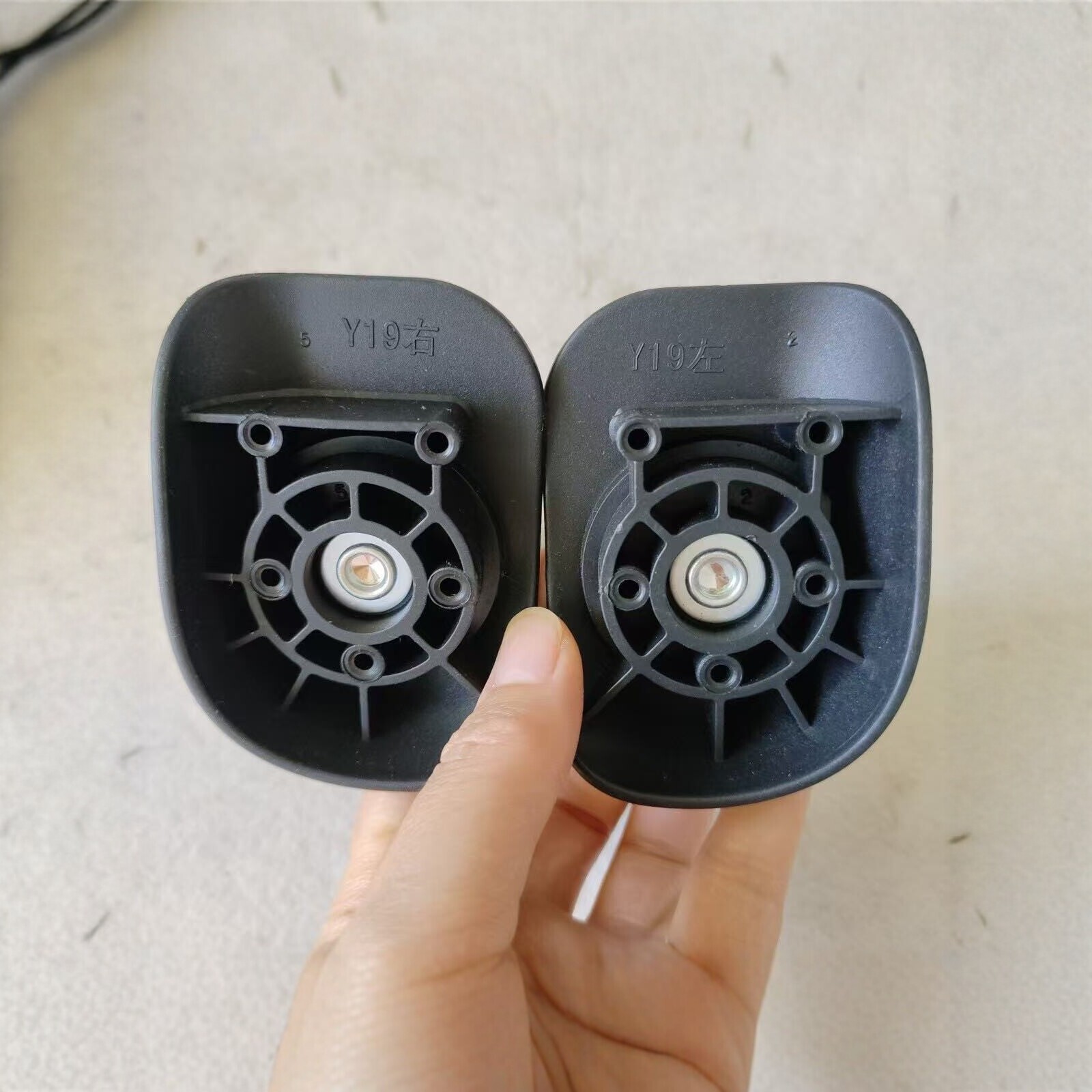 Silent and wear-resistant universal wheels for luggage, Y19 model replacement wheels