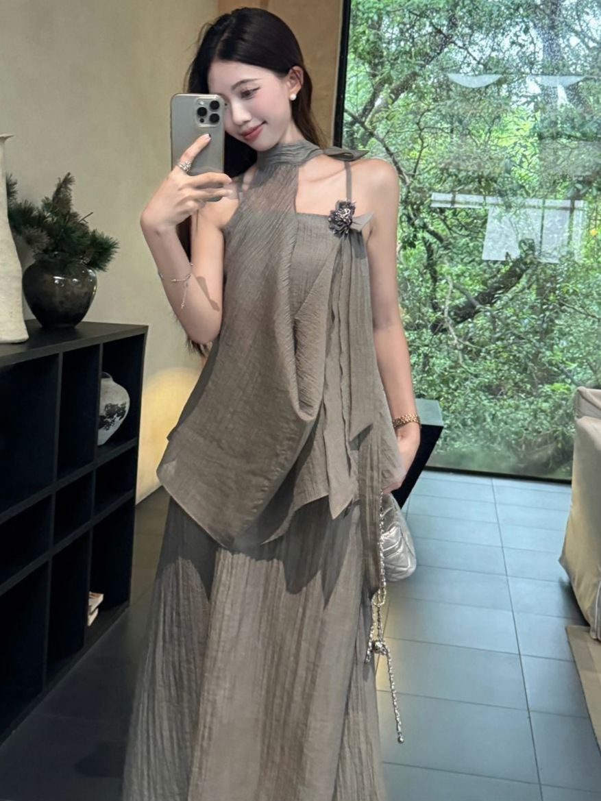 Cool and Relaxed Style Outfit Set, French Vacation Style, Gentle Halter Neck Top, Super Fairy-Like Suspender Dress