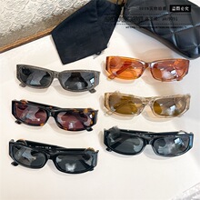 С���è��ī��Ůŷ����INS����ͬ��ʱ�и��Է���̫���۾�ch9522