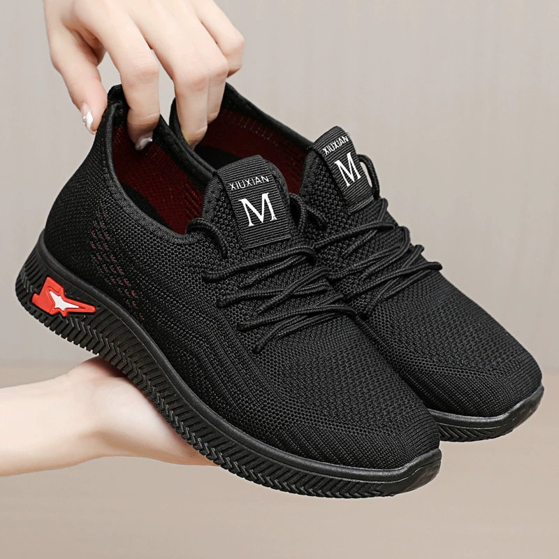 Old Beijing cloth shoes for women in spring and autumn low heels for women in women's shoes breathable and versatile middle-aged and elderly walking shoes manufacturer one-piece delivery