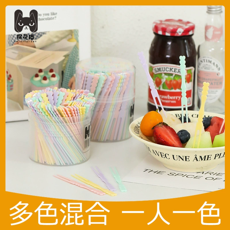 Пищевая одноразовая пластиковая еда маленькая фруктовая вилка Домашняя сетка красная фруктовая палочка зубочистка милый продвинутый смысл мультфильм