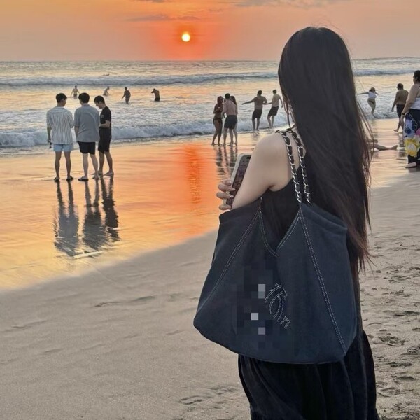 Denim capacious one-shoulder bag