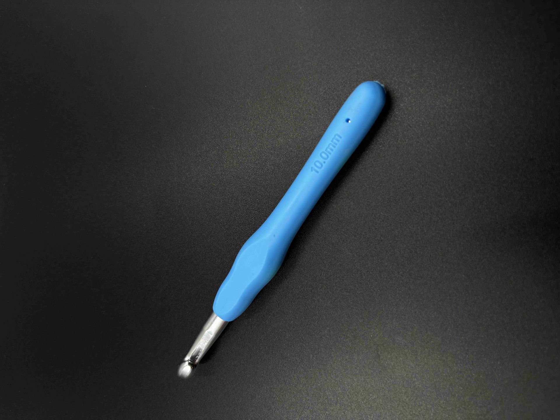 Venta caliente transfronteriza, ganchillo de mango suave de color, herramienta tejida a mano, ganchillo de aluminio de mango suave, fabricante de agujas de lana de silicona de alta calidad