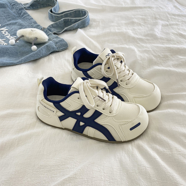 Zapatos deportivos de alto valor facial de la fiesta estudiantil 2025 otoño nuevos zapatos de skate casuales de nicho universal zapatos de entrenamiento para mujeres