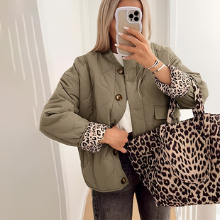 ���R�d�羳���Q�W��Ů�b�ﶬ�¿�͹ű��yƴ�ӕr�����e��ů������