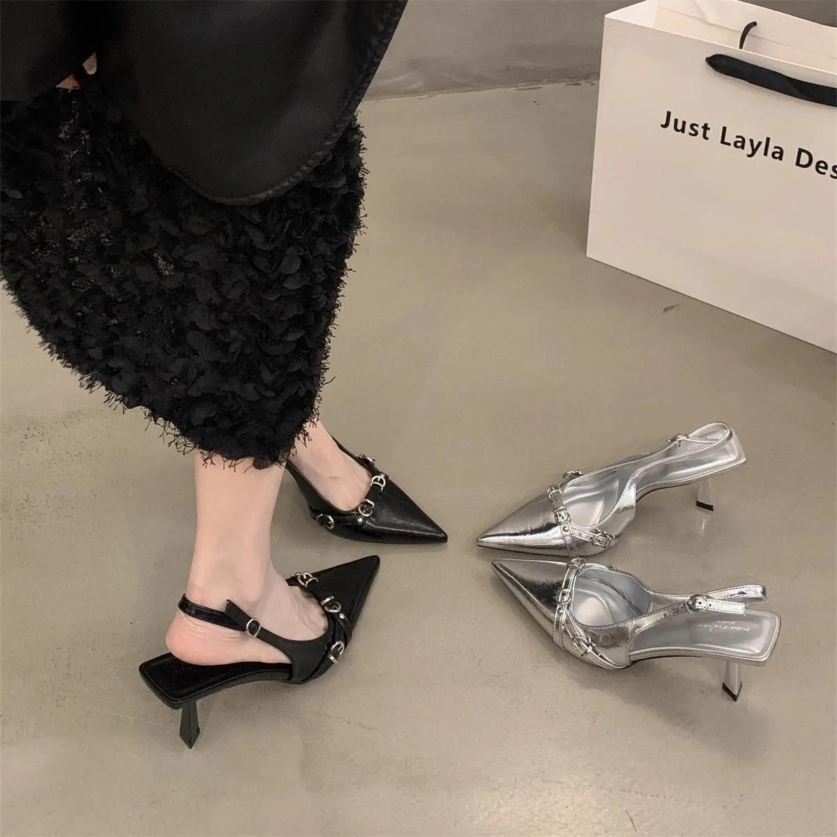 Black fashionable sandals made of patent leather pointed-toe heels