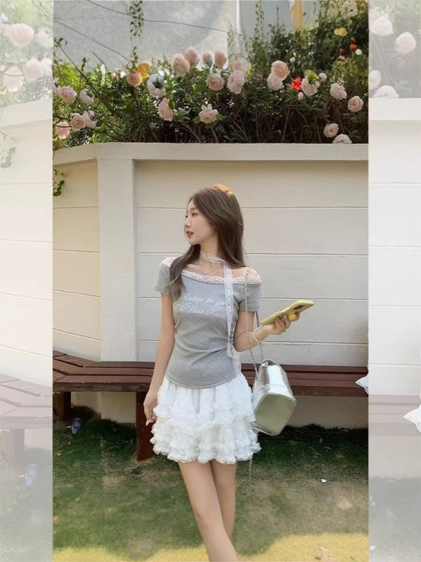 甘くてスパイシーなワンショルダーレーススプライシング半袖Tシャツ女性用2025夏グレーレタープリントスリムトップイン|undefined