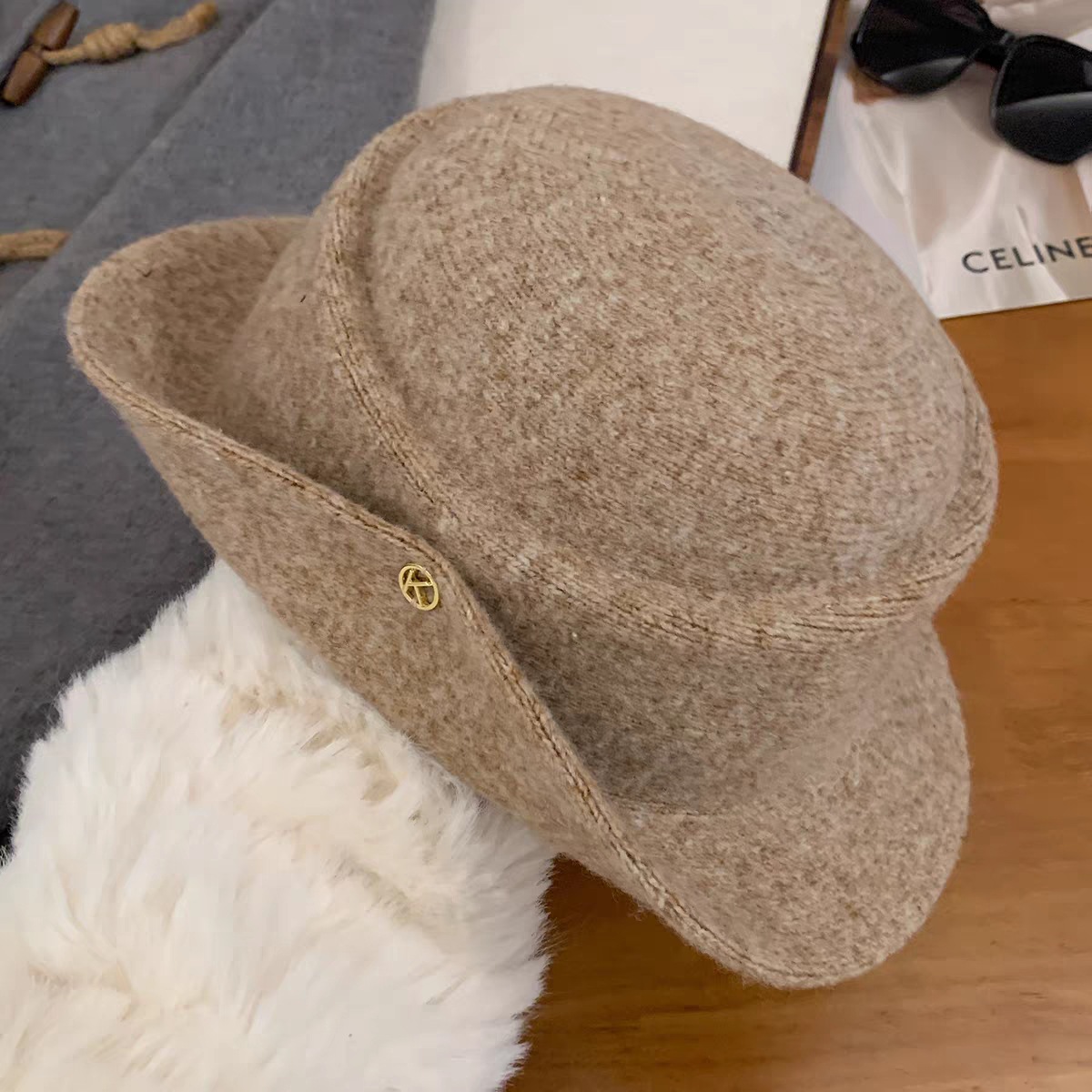 Hepburn estilo elegante sombrero de lana de invierno mujeres temperamento alto sentido sombrero de pescador de punto caliente sombrero de oro universal