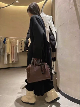 Кожаная ручная сумка через плечо_CAPacious?