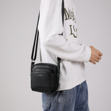 新款男士迷你单肩包真皮休闲小挎包时尚牛皮男士小背包韩版斜挎包
