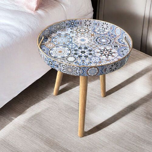 A small side table with three detachable 40cm wooden legs, in a Bohemian style, serving as an indoor coffee table or tea table.