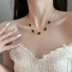 新しいレトロな祖母緑のネックレスの女性の新しいファッションの高級なデザイン感の小さい衆の鎖の鎖の気質の小さい衆の祖母緑