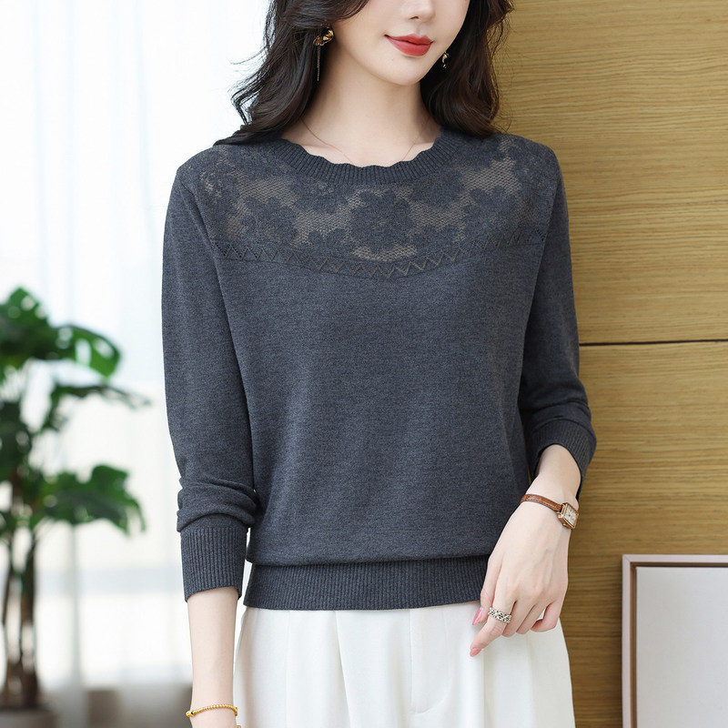 Hollow-out base shirt, thin autumn and winter inner layer, plus-size sweater, loose and slimming, versatile, mom's knitted short top Hollow-out base shirt, thin autumn and winter inner layer, plus-size sweater, loose and slimming, versatile, mom's knitted short top